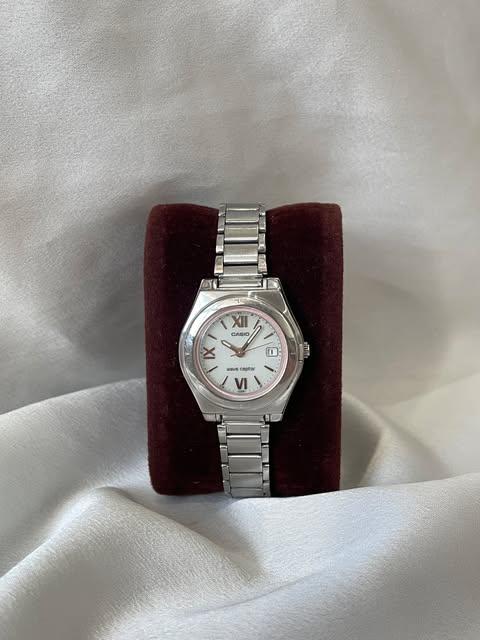Casio mặt trắng viền hồng nhạt